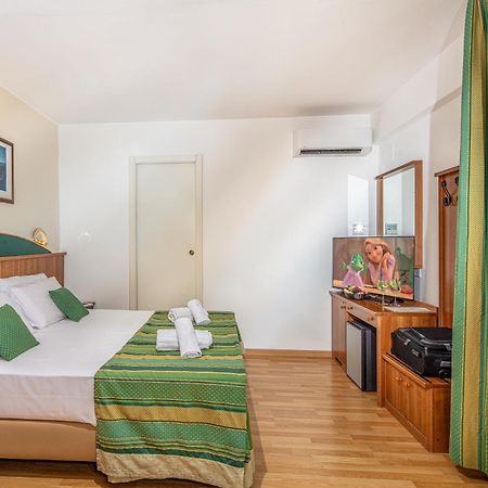 Hotel Bembo Бибионе Екстериор снимка