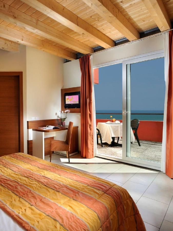 Hotel Bembo Бибионе Екстериор снимка