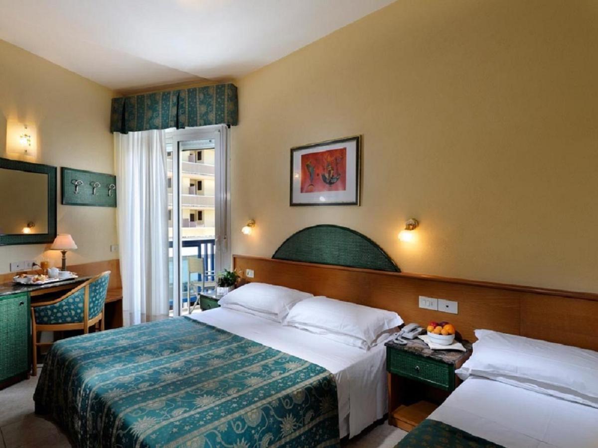 Hotel Bembo Бибионе Екстериор снимка