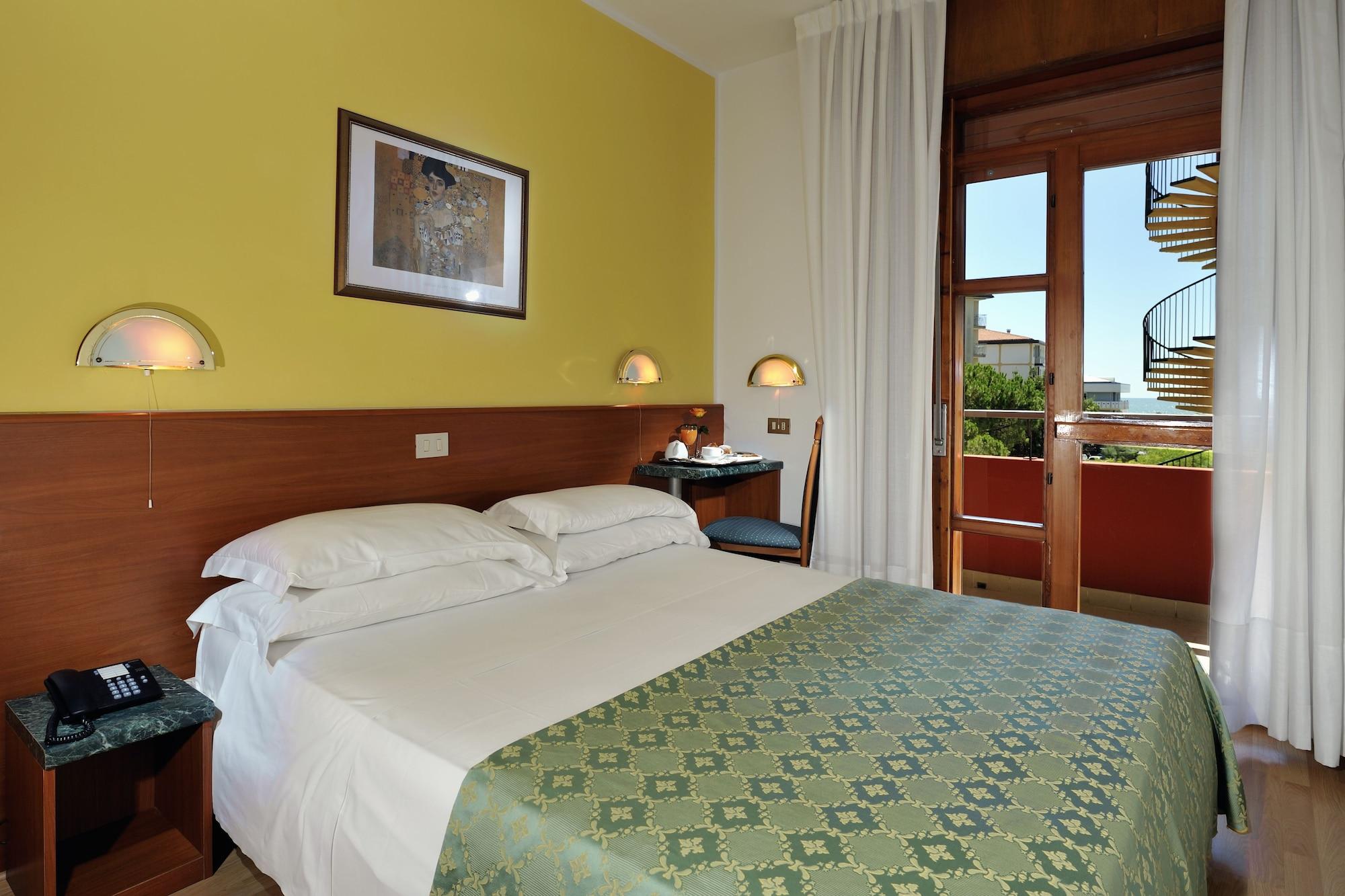 Hotel Bembo Бибионе Екстериор снимка