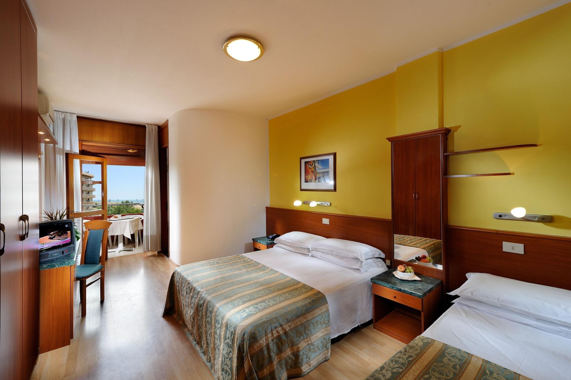 Hotel Bembo Бибионе Екстериор снимка