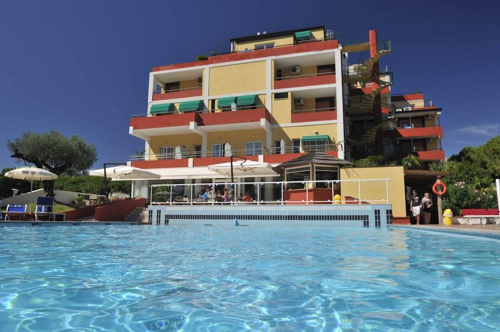 Hotel Bembo Бибионе Екстериор снимка