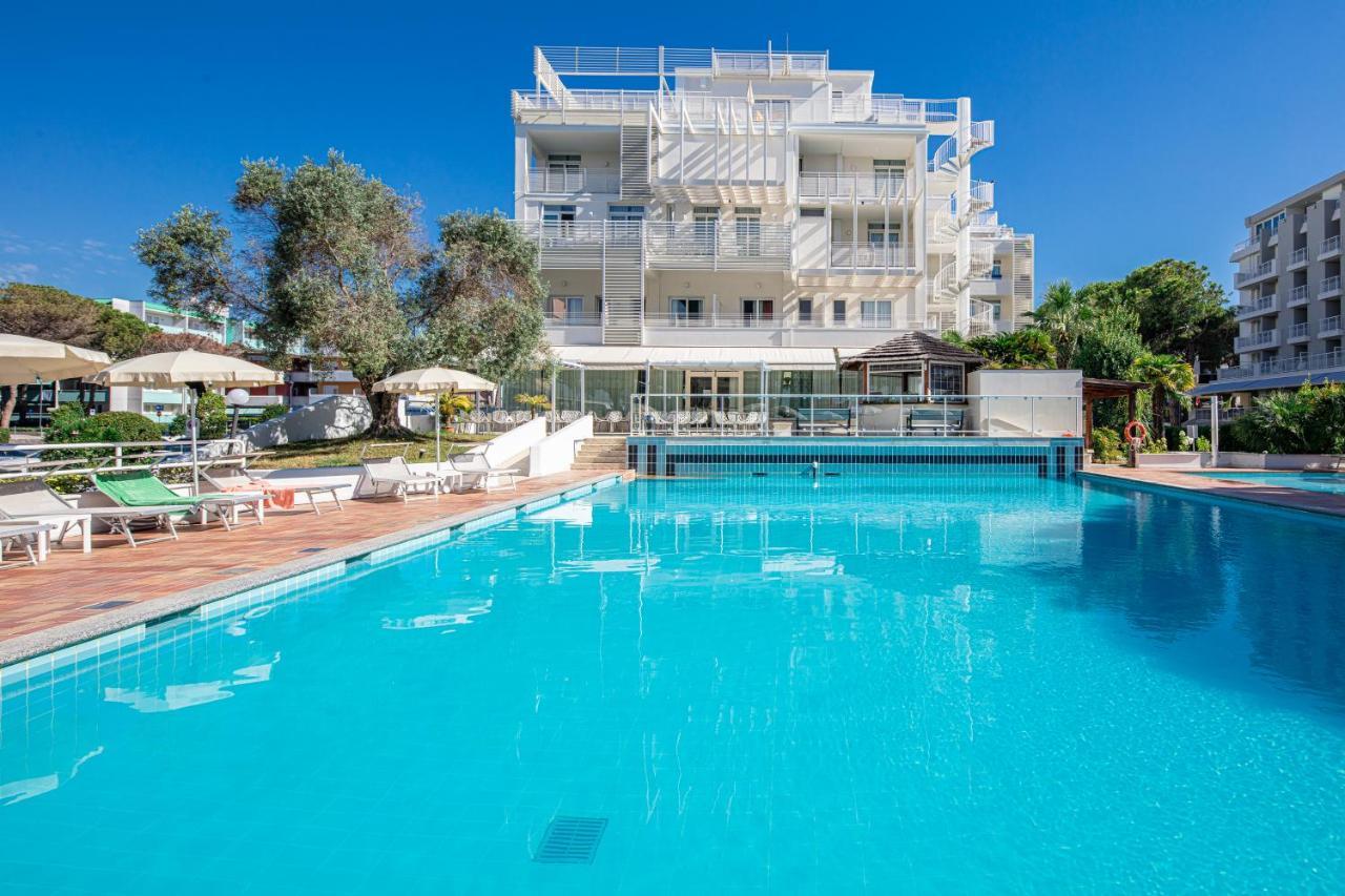 Hotel Bembo Бибионе Екстериор снимка