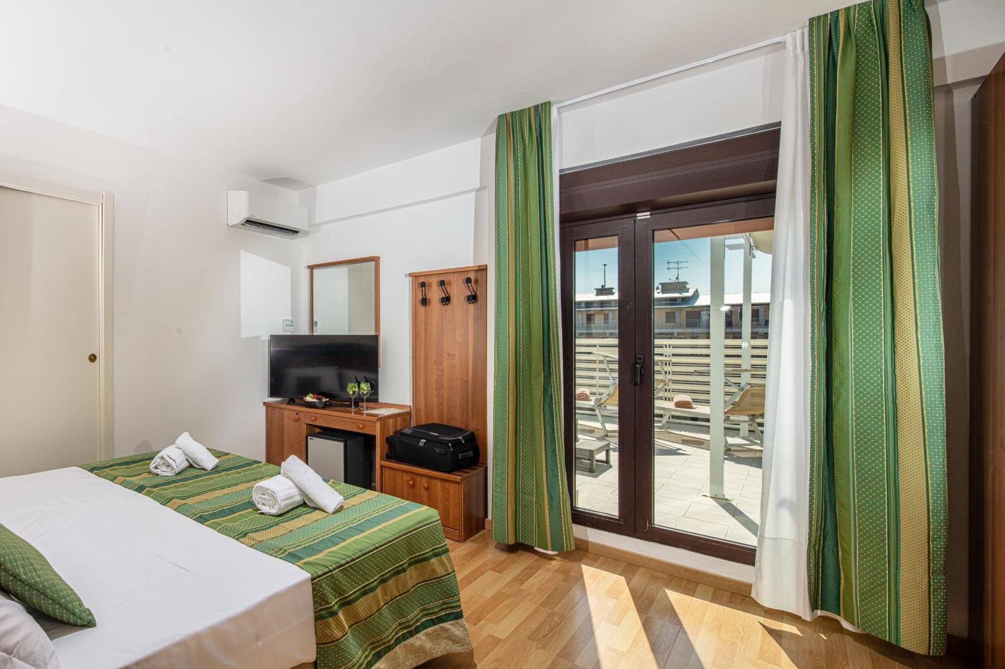 Hotel Bembo Бибионе Екстериор снимка