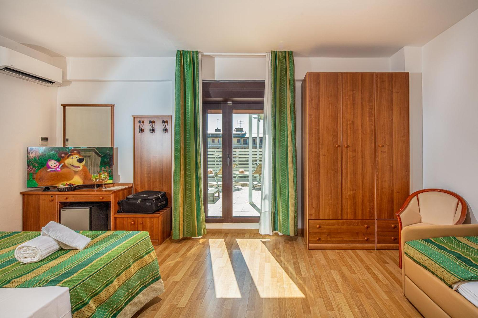 Hotel Bembo Бибионе Екстериор снимка
