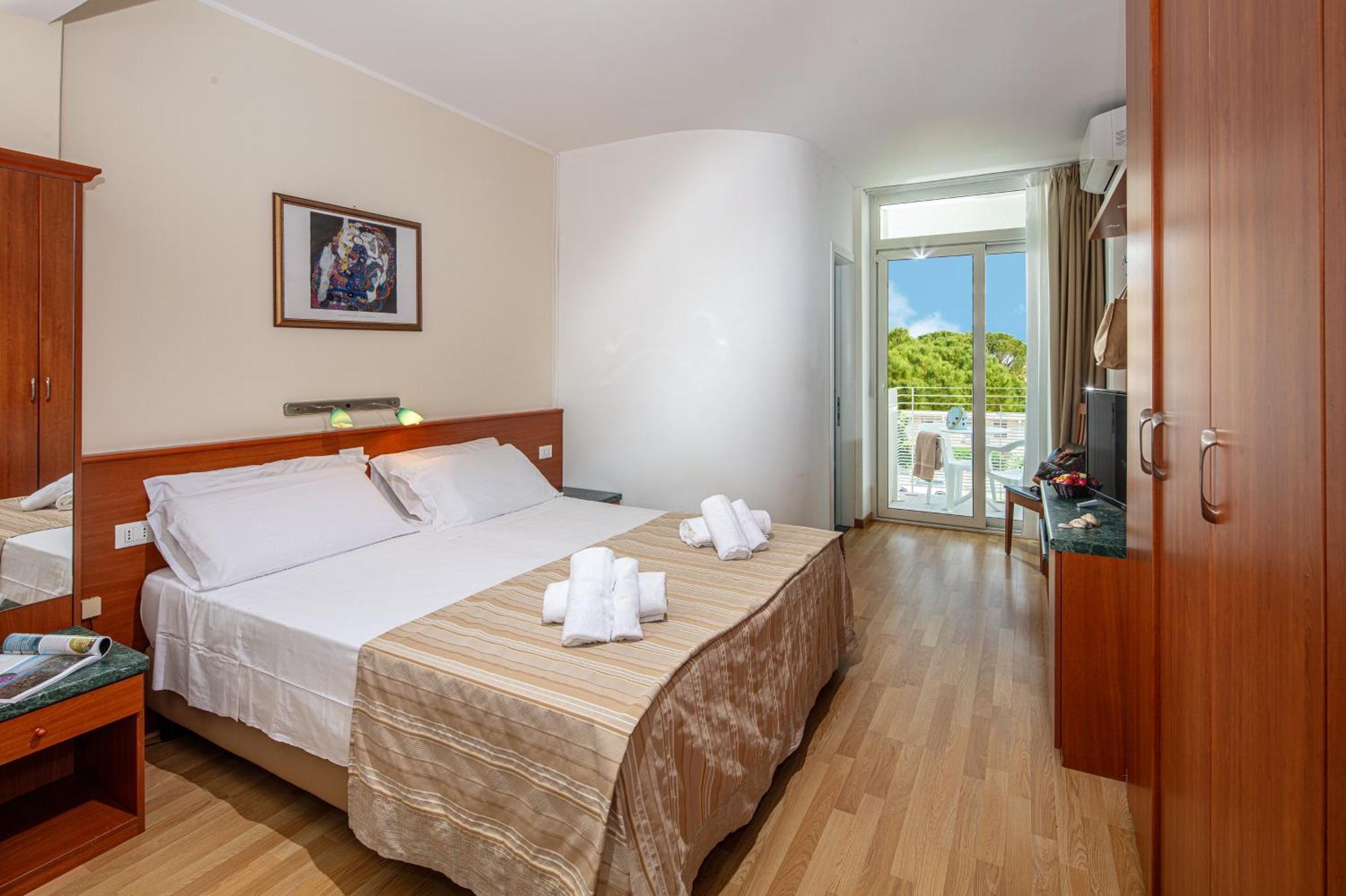 Hotel Bembo Бибионе Екстериор снимка