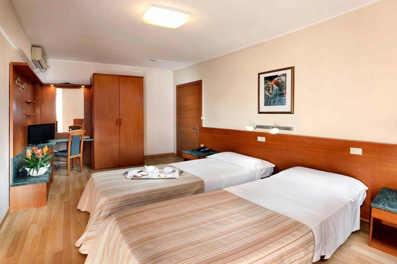 Hotel Bembo Бибионе Екстериор снимка