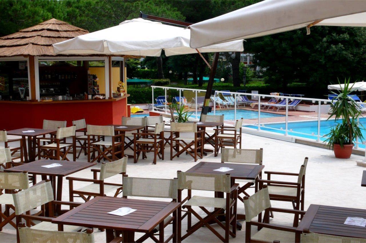 Hotel Bembo Бибионе Екстериор снимка