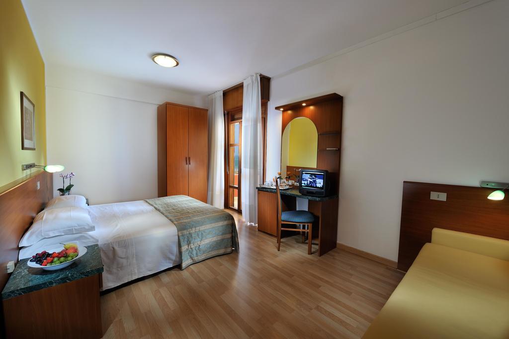 Hotel Bembo Бибионе Екстериор снимка